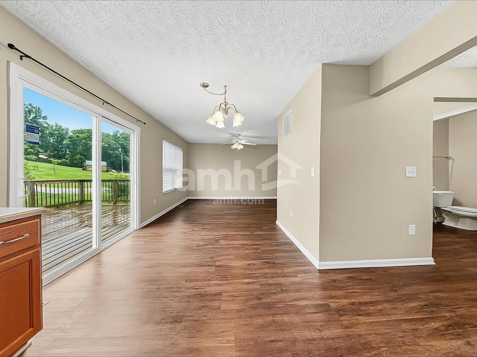 3 bed, 2.5 bath, 1582 sqft, $2,240 — Photo 4