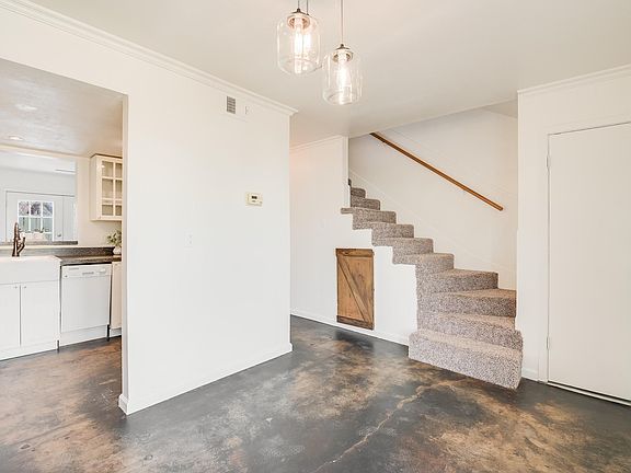 5th image of 2300 Hancock Dr #9