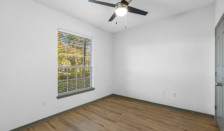 10420 McKinley Dr — Photo 15