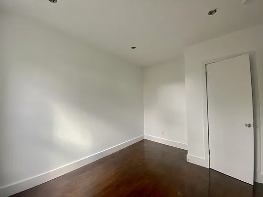 Rented by Compass | media 37