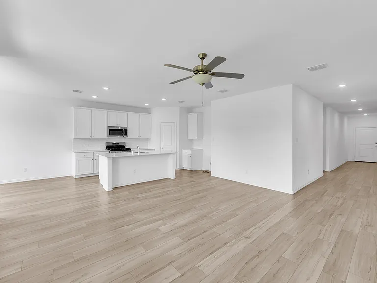 8425 Honeylocust St — Photo 10