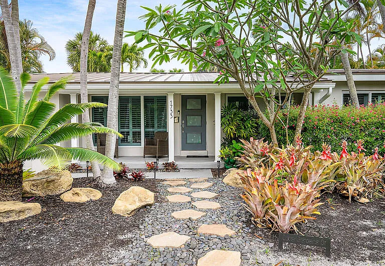 1733 Coral Gardens Dr — Photo 14