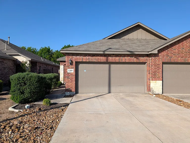 1209 Old FM 306 — Photo 2