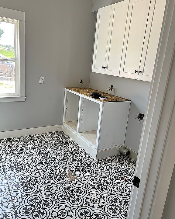 2nd image of 302 Woodside Dr