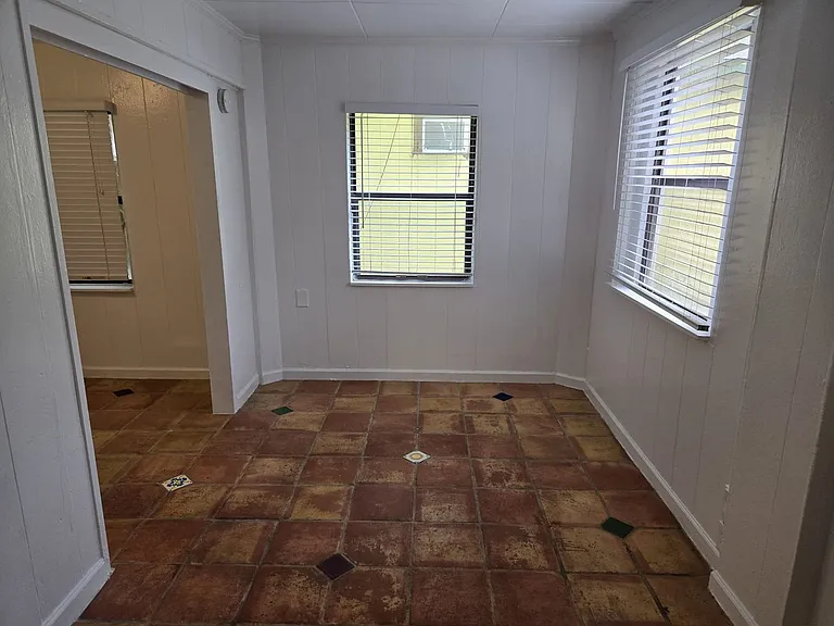 315 Pine Ter — Photo 6