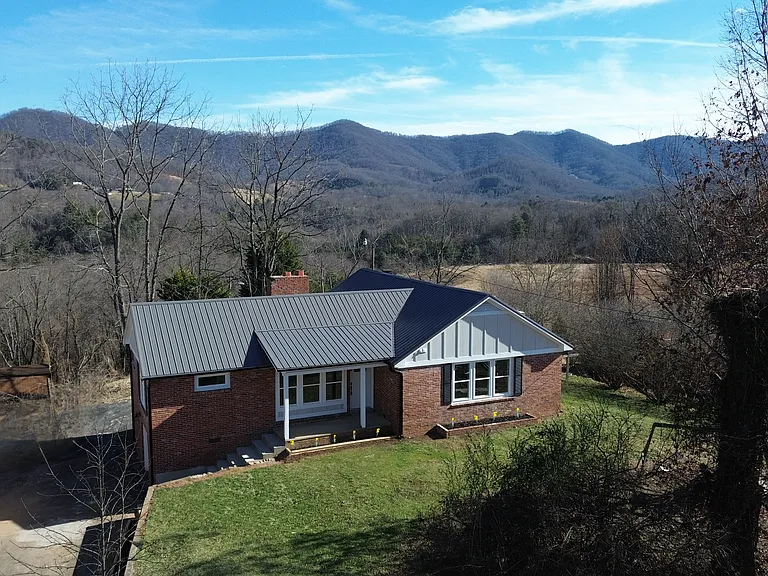 1397 Dutch Cove Rd — Photo 3