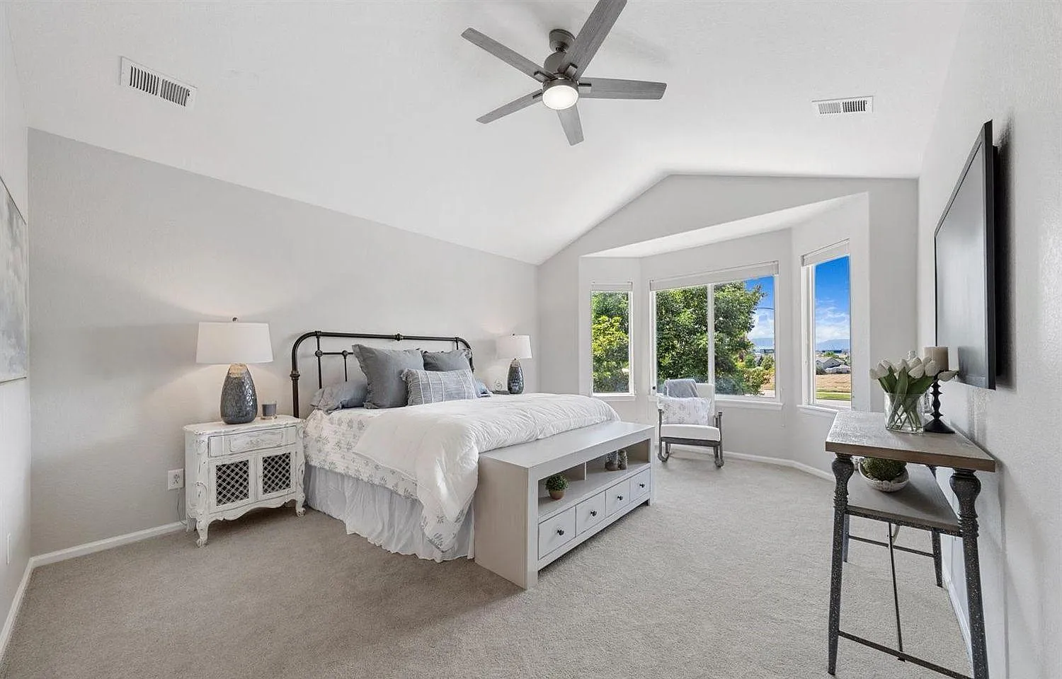5 bed, 3900 sqft, $3,900 — Photo 3