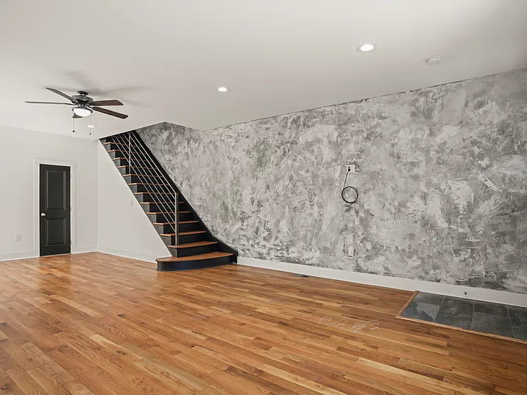 2706 E Somerset St — Photo 6