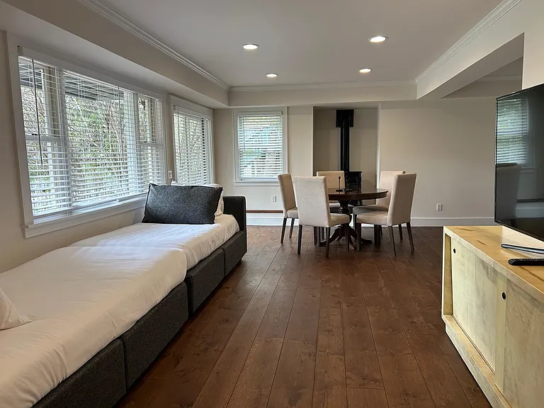 Bottom bedroom
