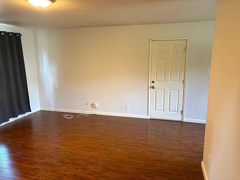 899 Douglas St — Photo 5