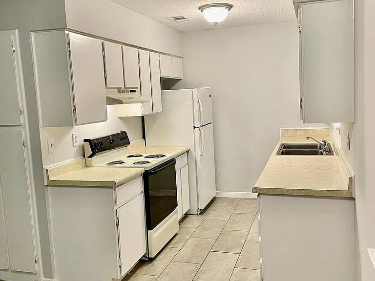 8104 Sonnet Ave — Photo 9