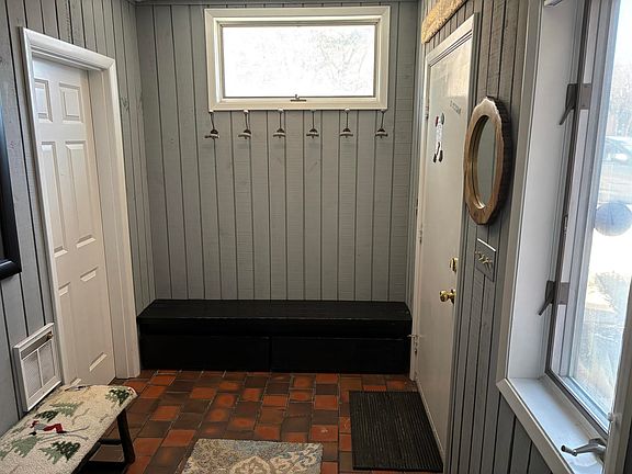 4th image of 28 Tyler Spring Way #19