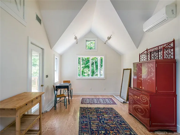 33 Washington Ave — Photo 18