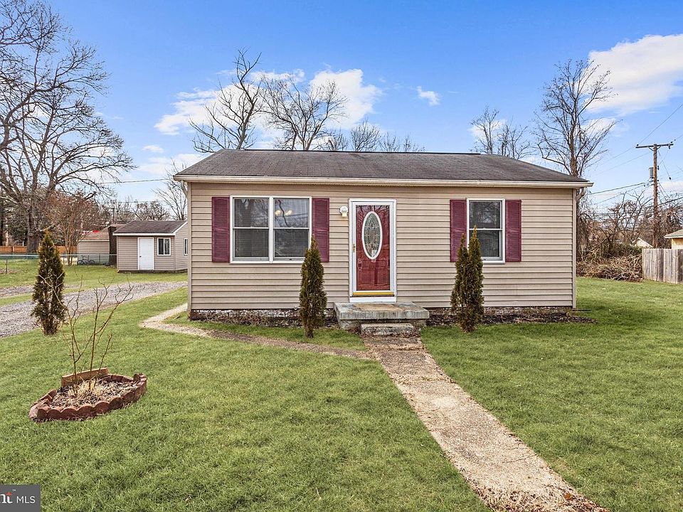1st image of 208 Cedar Dr