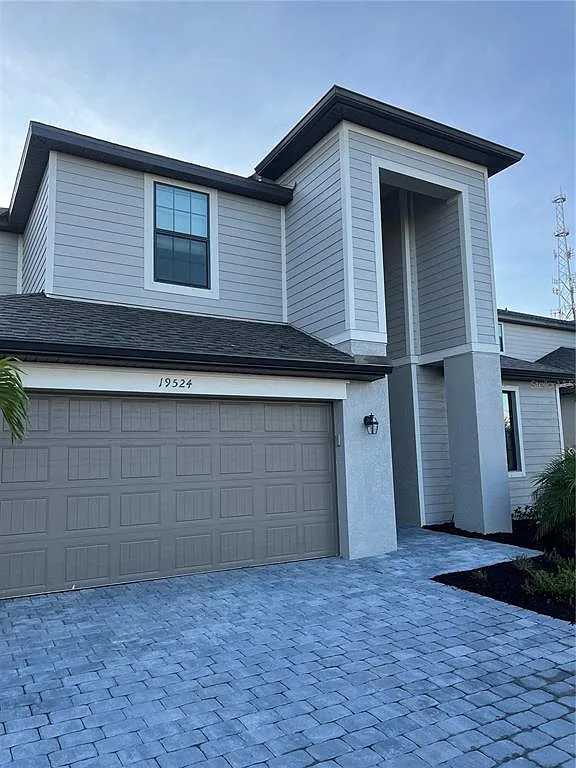 5 bed, 3.0 bath, 3285 sqft, $3,500 — Photo 3