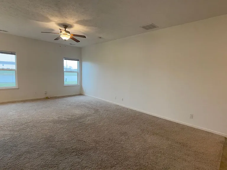 3232 Huxley Dr — Photo 4