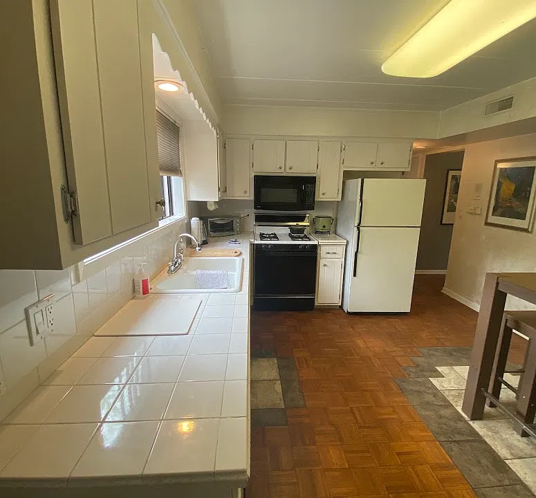 42 E 58th St #1S
