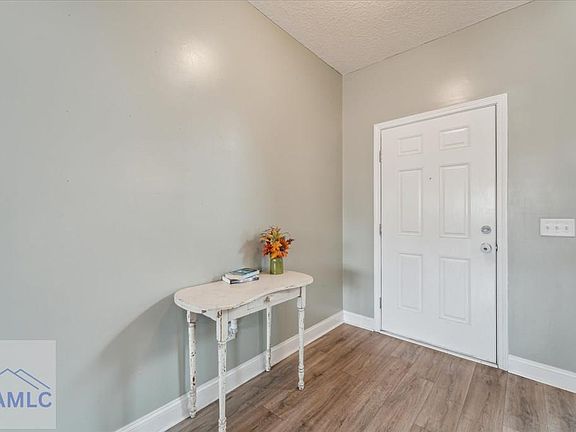 5th image of 91 Thomas Way SE