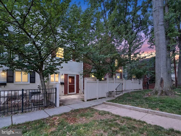 1201 N Van Dorn St — Photo 2