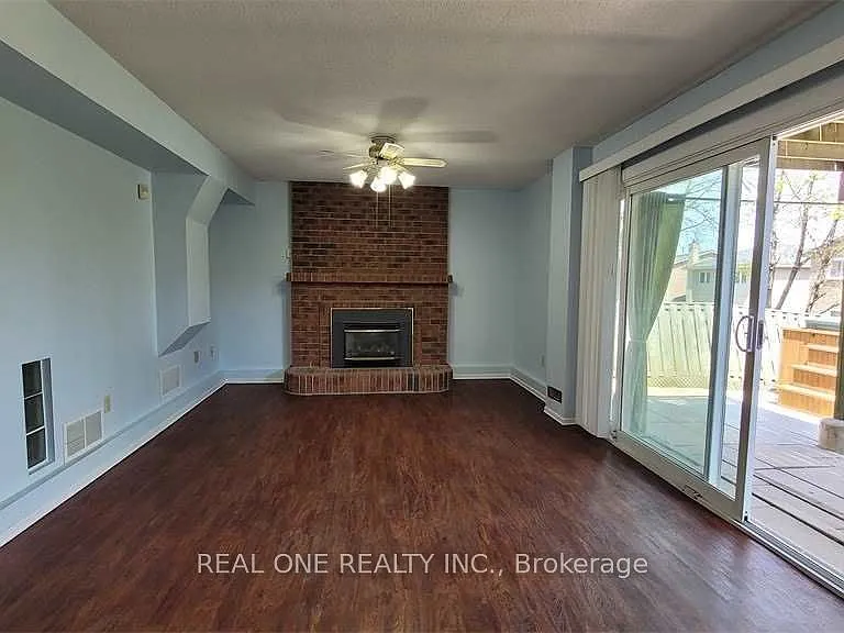 4181 Trapper Cres #LOWER — Photo 2