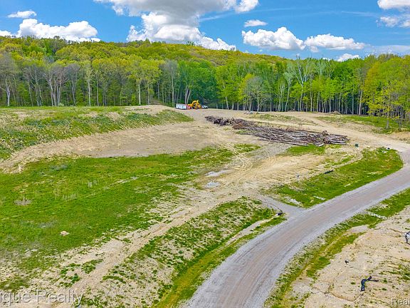 5th image of 2797 Ridge Rd