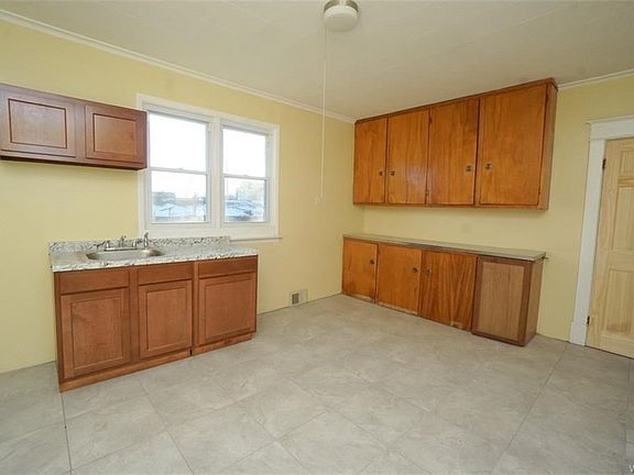 4th image of 1612 Bailey Ave