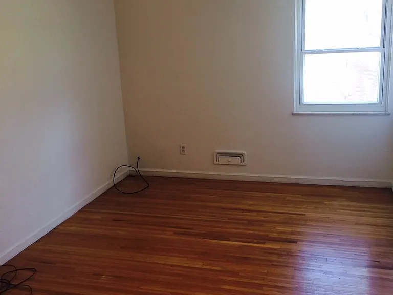 2127 Collinway — Photo 7