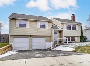 1967 Willow Run Rd, Grove City, OH 43123