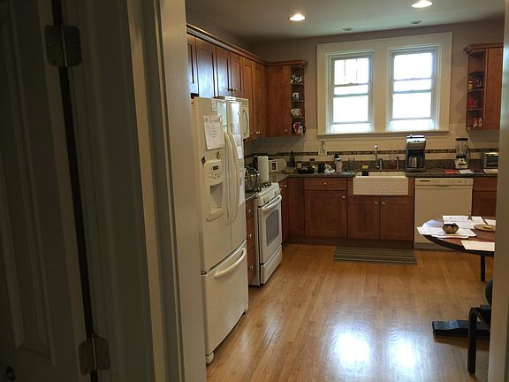 Kitchen between living and 3rd room / office