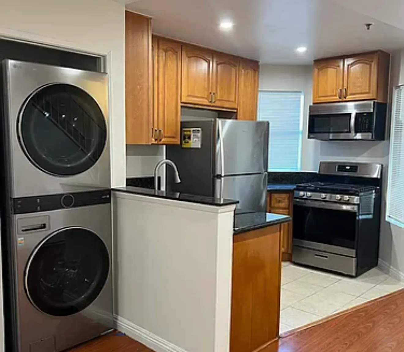 2 bed, 2.5 bath, 900 sqft, $2,650 — Photo 1