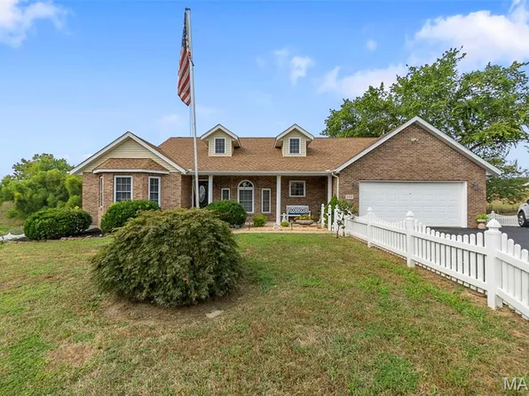 207 Pleasant Lake Dr, Jackson, MO 63755