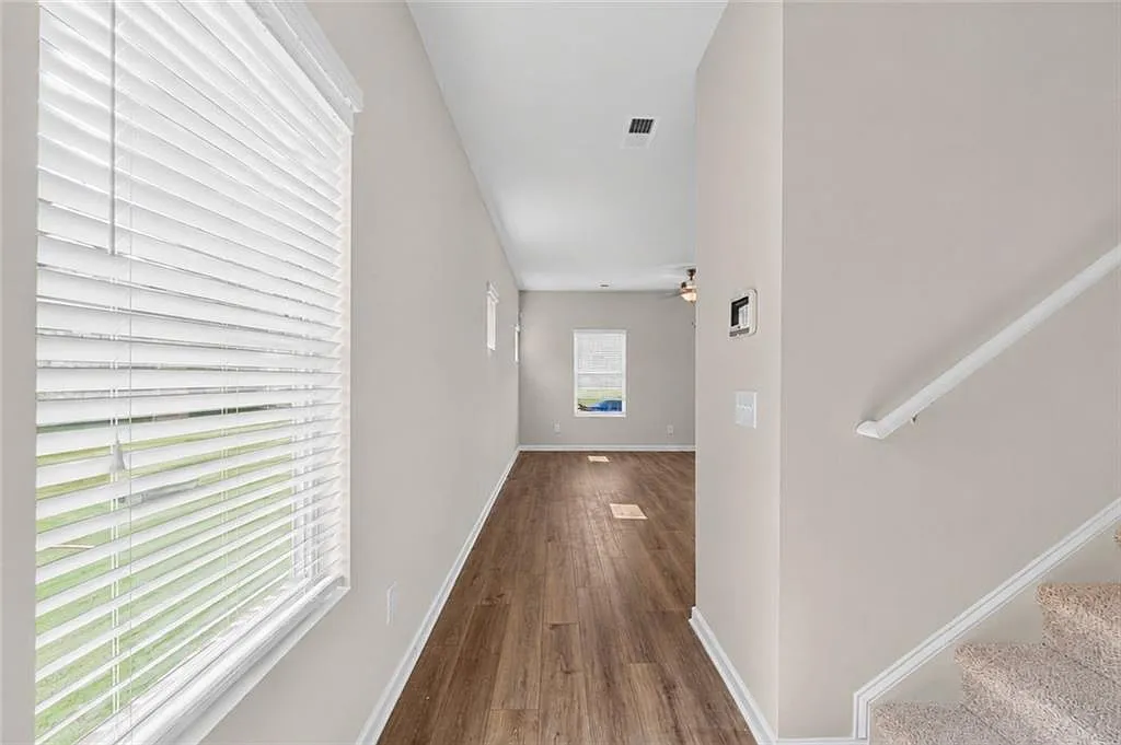 4 bed, 2.5 bath, 1695 sqft, $2,700 — Photo 2