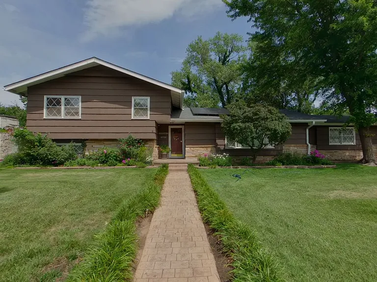 1802 N Edgemoor St — Photo 1