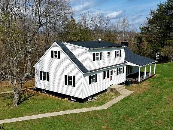 5th image of 303 Sand Hill Rd