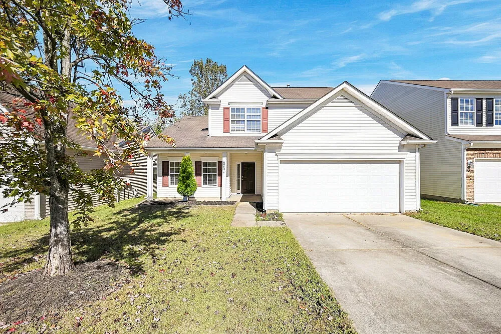 3 bed, 2.5 bath, 2025 sqft, $2,350 — Photo 1