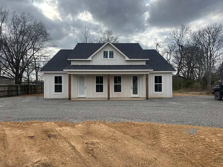 210 Broadway St — Photo 1