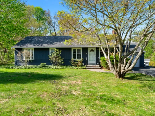 11 Knollwood Drive, Newtown, CT 06470