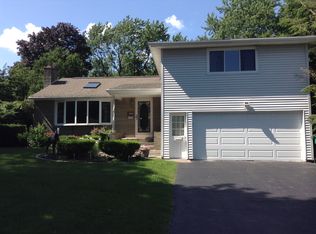 109 Shalimar Dr, Rochester, NY 14618