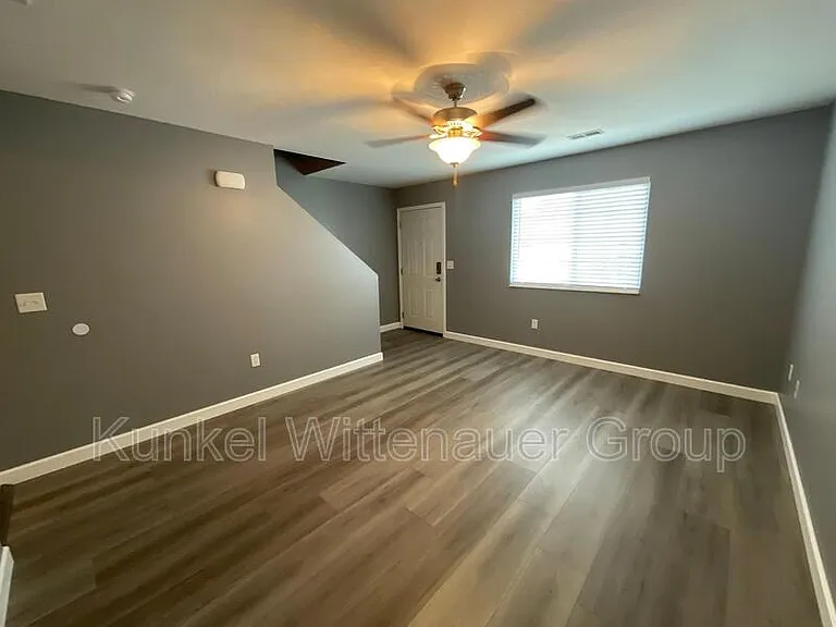 704 Fountain View Dr #F — Photo 3