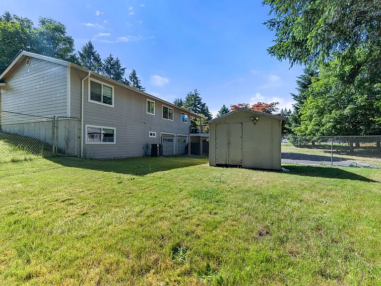 11322 Skagit Dr SE — Photo 34
