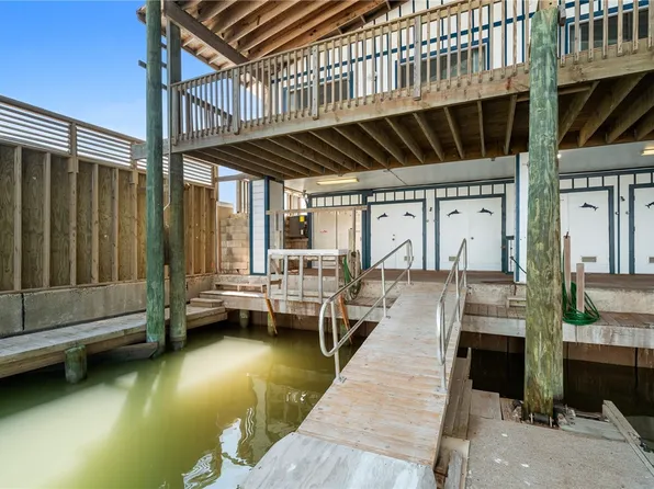 318 W Cotter Ave #1, Pt Aransas, TX 78373