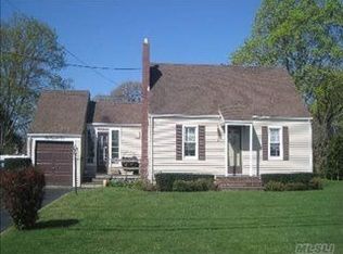 105 Middle Rd, Blue Point, NY 11715