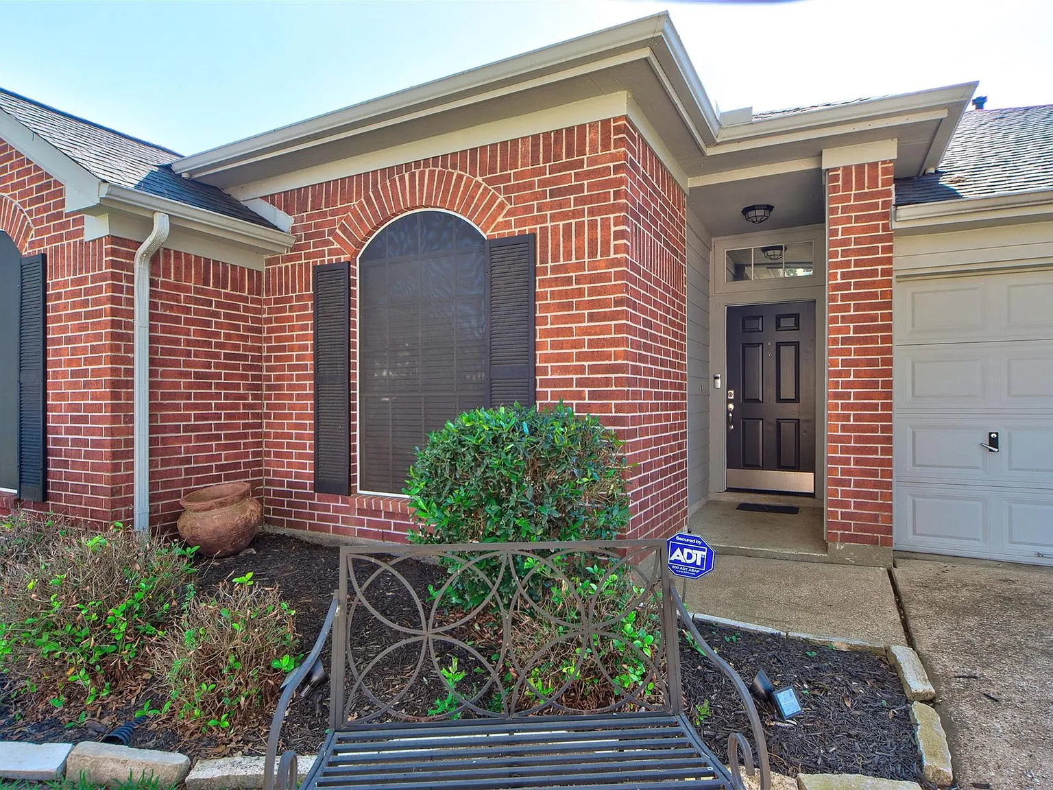 3 bed, 2.0 bath, 1967 sqft, $2,250 — Photo 4