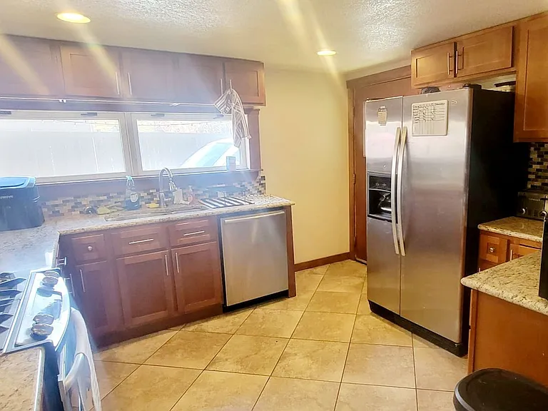 1325 Balsam Ave — Photo 4