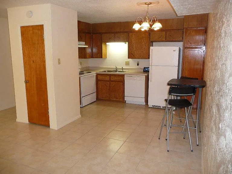 2306 Wales Cir #C — Photo 4