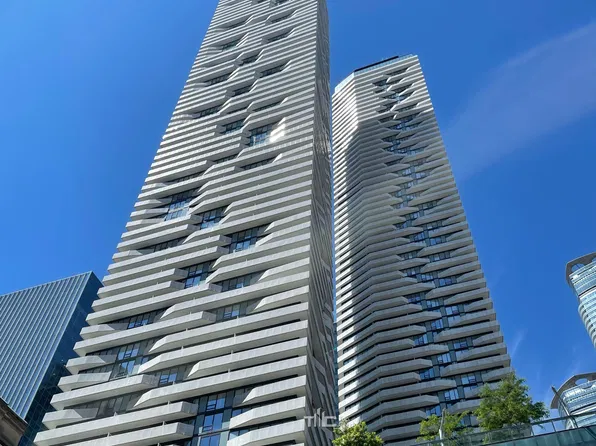 88 Harbour St, Toronto, ON