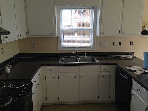 4th image of 3812 L10 E Vancroft Cir