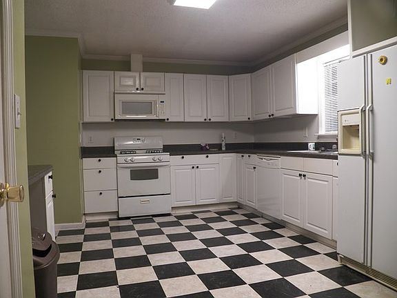 4th image of 2916 Mississippi Ave