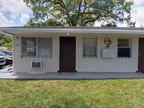 1433 SW 24th Ct #1 Photo 1