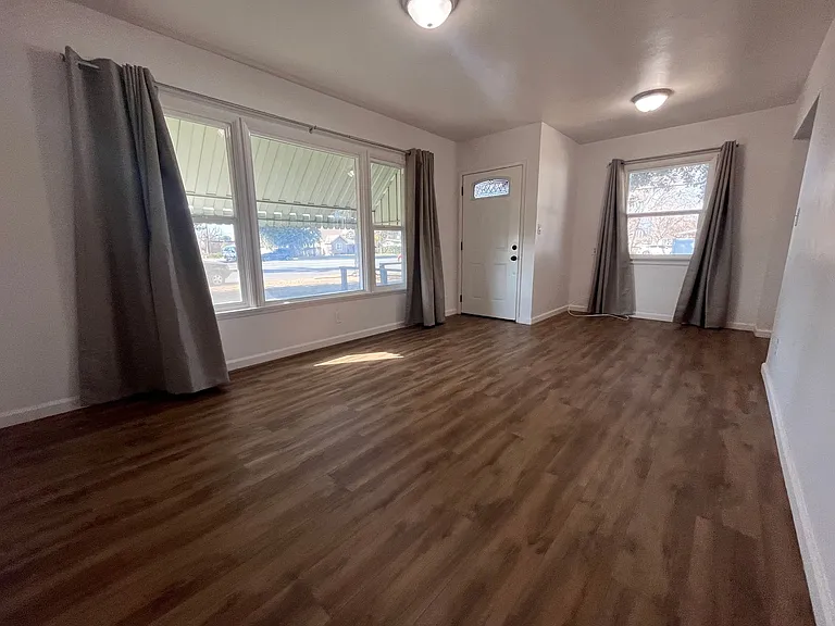 1086 Palm Ave — Photo 4